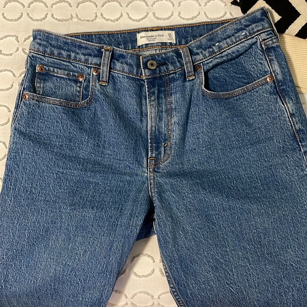 New with tags Straight Mid Rise short length Abercrombie Jeans - Picture 4 of 13
